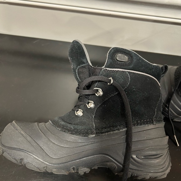 The North Face Black Insulated Winter Boots - big kids size 4 - Picture 5 of 13